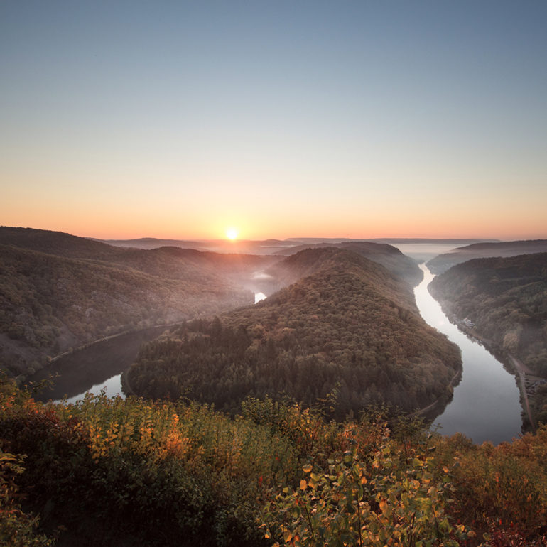 Fotografie von Landschaft mit Sonnenaufgang